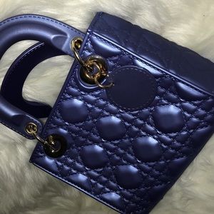 Shop our “Blue Autumn” handbag 🦋💙